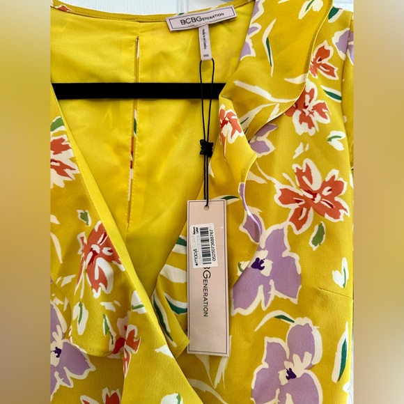 NWT BCBGeneration Ruffle Sleeve Mini Dress - Picture 2 of 3